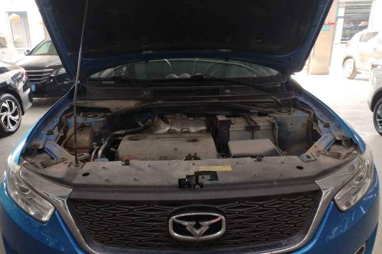 凯翼X3 2016款 1.6L 手动智联III版机舱底盘24