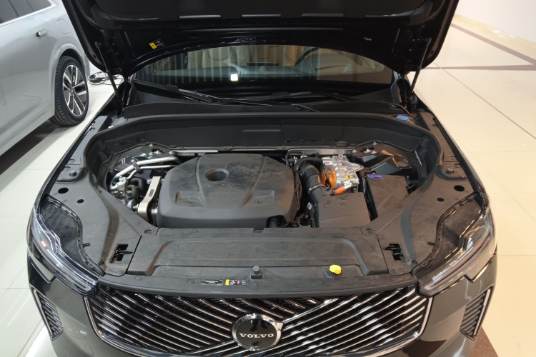 沃尔沃XC90新能源 2025款 T8 智尊豪华版 7座机舱底盘24