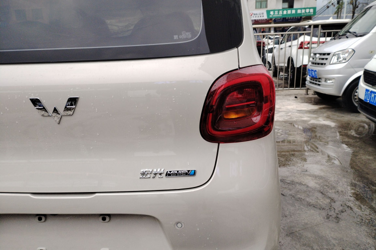 五菱汽车 宏光MINIEV 2025款 四门版 臻享款车身外观9