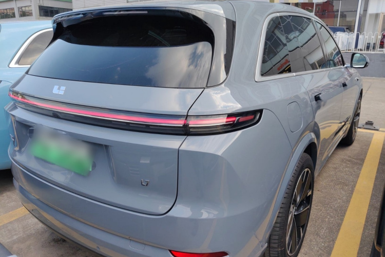 理想汽车 理想L7 2025款 Ultra 智能焕新版车身外观7