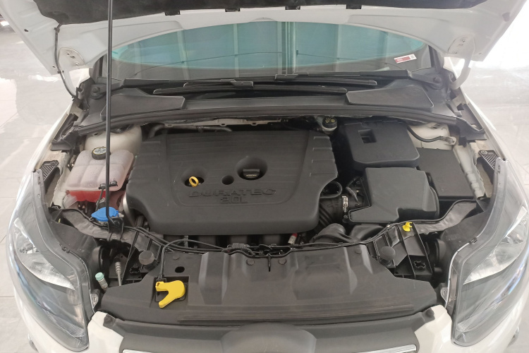 福特 福克斯 2012款 两厢 2.0L 手动豪华运动型机舱底盘24