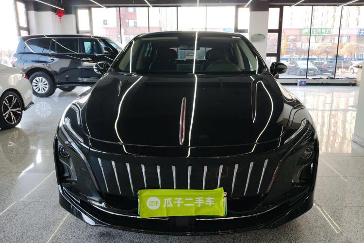 红旗E-QM5 2022款 431km 充电乐享版车身外观2