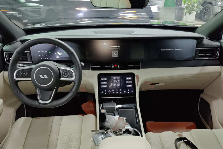 理想汽车 理想ONE 2020款 增程6座版中控内饰7002
