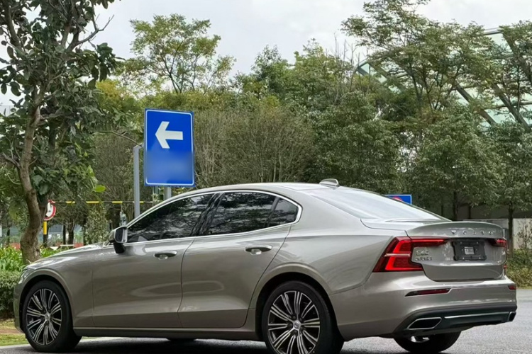 沃尔沃S60 2021款 T4 智远豪华版车身外观6009