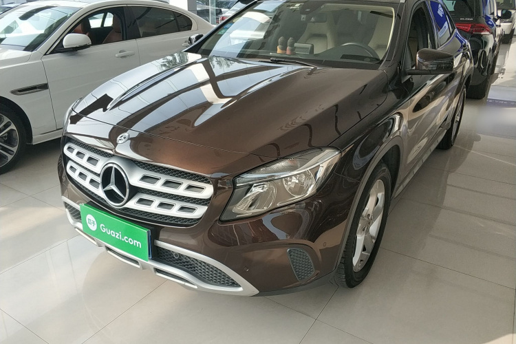 奔驰GLA 2017款 GLA 200 动感型车身外观1