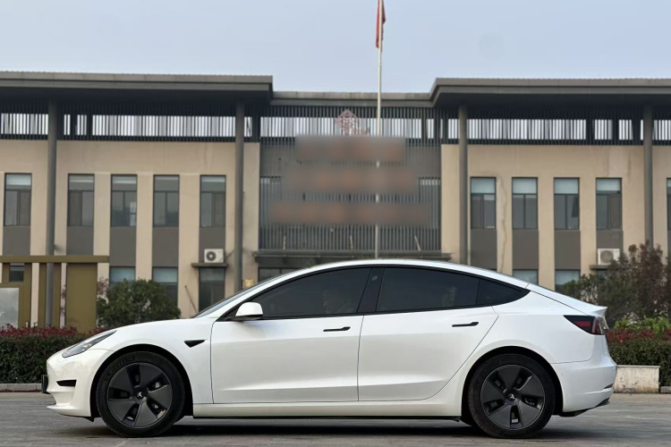 特斯拉 Model 3 2022款 后轮驱动版车身外观6004