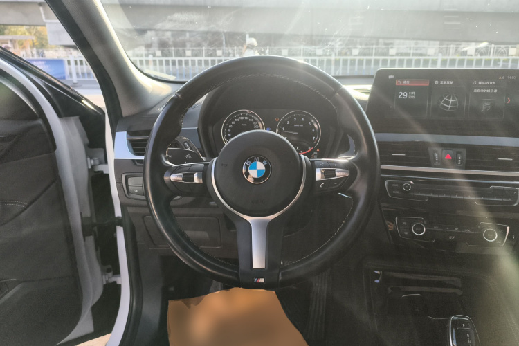 宝马X2 2023款 sDrive25i M运动曜夜版中控内饰13