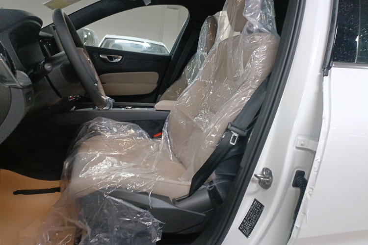 沃尔沃XC60 2026款 B5 四驱智逸豪华版中控内饰19