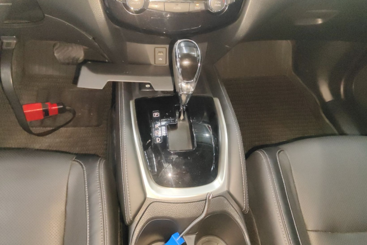 日产 奇骏 2021款 2.0L CVT 2WD XL Premium尊享纪念版局部细节18