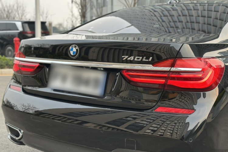 宝马7系 2018款 730Li 尊享型 M运动套装车身外观6007