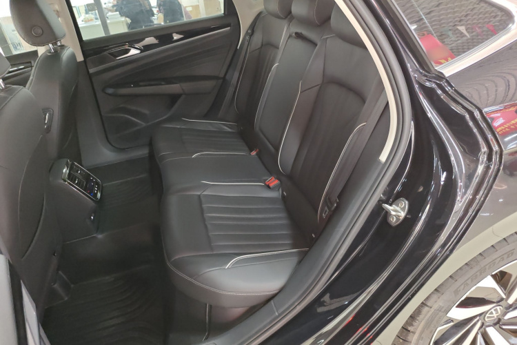 大众 帕萨特 2022款 330TSI 精英版中控内饰7004