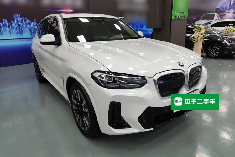 宝马iX3 2024款 领先型车身外观3
