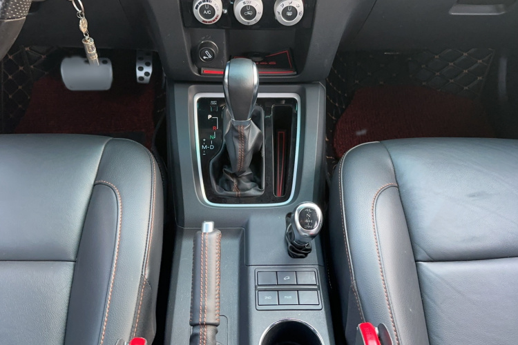 北京BJ40 2016款 40L 2.3T 自动四驱尊享版局部细节18