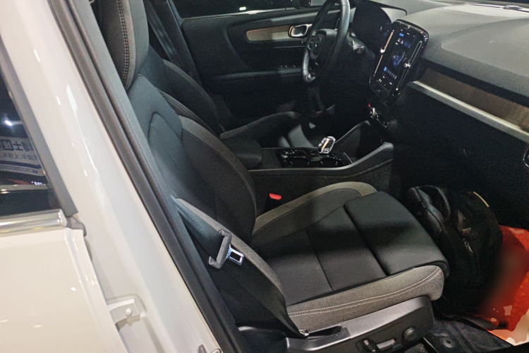 沃尔沃XC40 2023款 B3 智远豪华版局部细节41