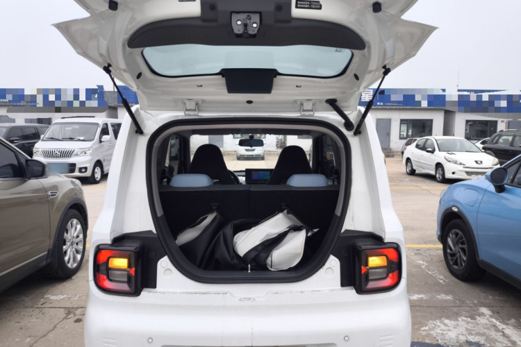 吉利银河 2023款 熊猫mini 120km 萌萌熊机舱底盘23