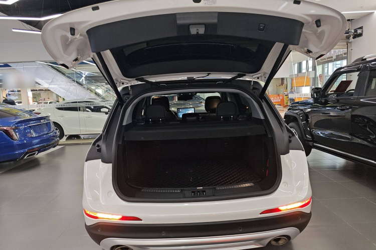 林肯 冒险家 2022款 2.0T 两驱尊雅版中控内饰23