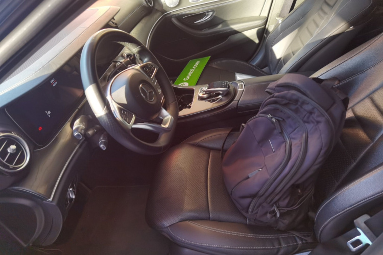 奔驰E级 2018款 改款 E 300 L 运动豪华型局部细节19