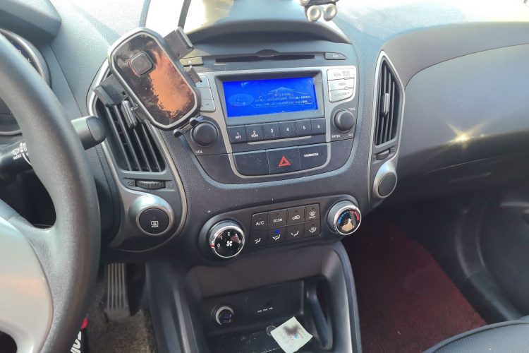 北京现代ix35 2015款 2.0L 手动两驱舒适型 国V局部细节16