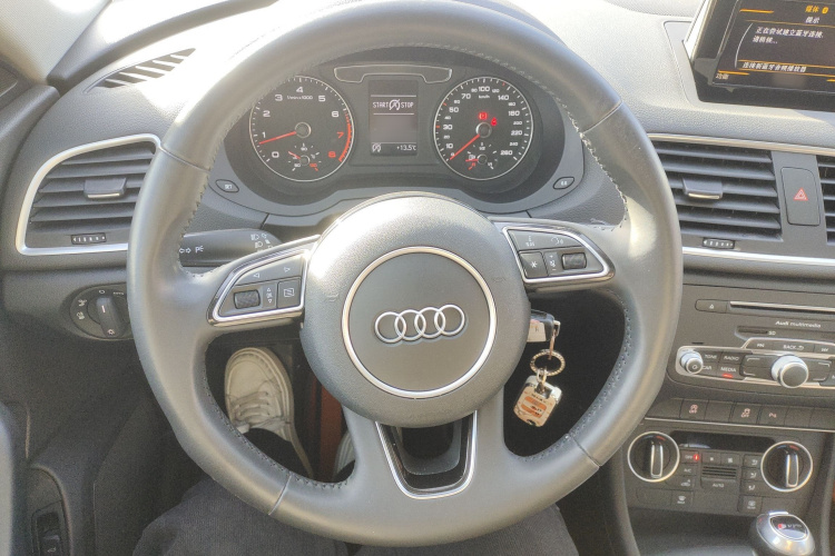 奥迪Q3 2018款 30周年年型 35 TFSI 时尚型中控内饰13