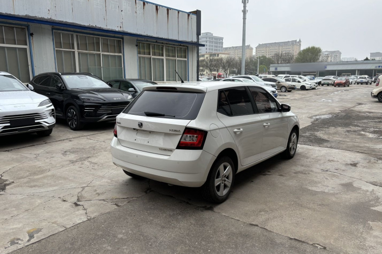 斯柯达 晶锐 2017款 1.4L 手动车享版车身外观6006