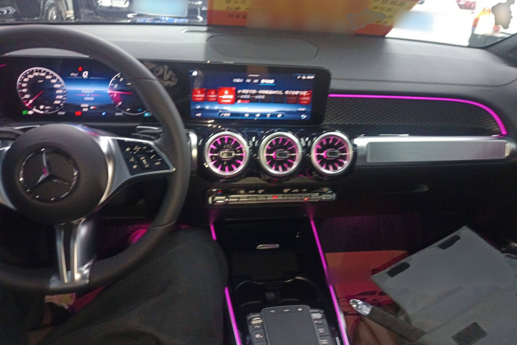 奔驰GLB 2024款 GLB 220 时尚型中控内饰7002