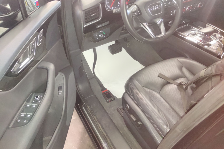 奥迪Q7（平行进口） 中控内饰7003