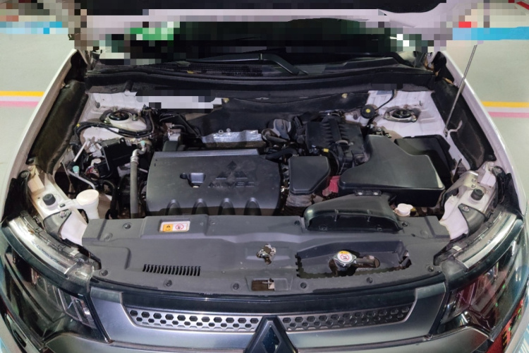 三菱 欧蓝德 2020款 2.4L 四驱致享版 7座局部细节24