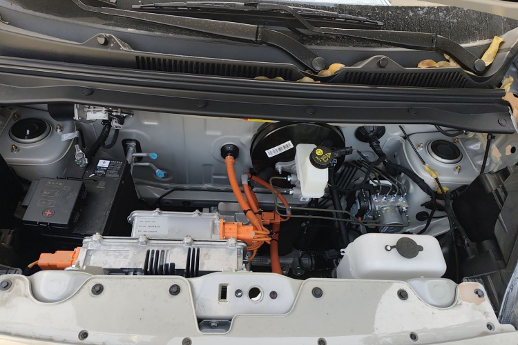 五菱汽车 宏光MINIEV 2025款 四门版 进阶款机舱底盘24