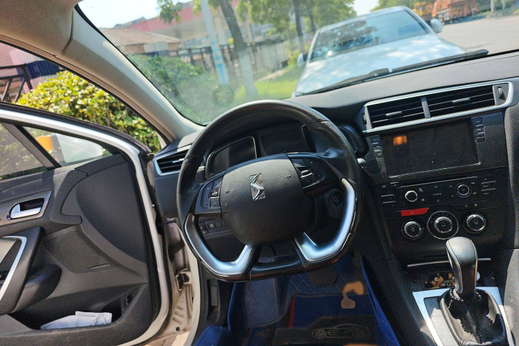 DS 5LS 2014款 1.8L 自动舒适版VTi140局部细节13