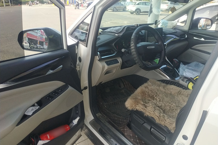 上汽大通MAXUS 大通G50 2023款 1.5T 手动畅游A中控内饰7003