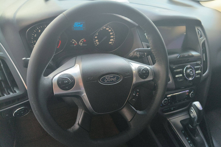 福特 福克斯 2012款 三厢 1.6L 自动风尚型局部细节14