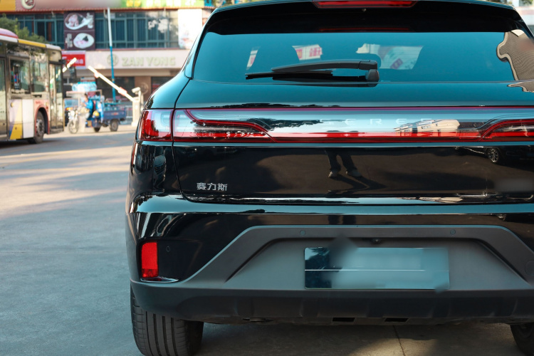 SERES赛力斯 赛力斯SF5 2021款 四驱自由远征版车身外观6011