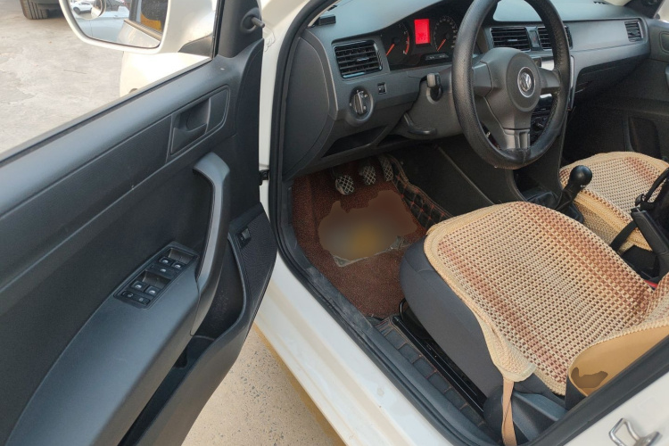 大众 桑塔纳 2015款 1.4L 手动风尚版中控内饰20