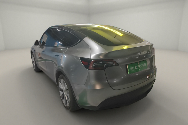 特斯拉 Model Y 2022款 后轮驱动版车身外观5