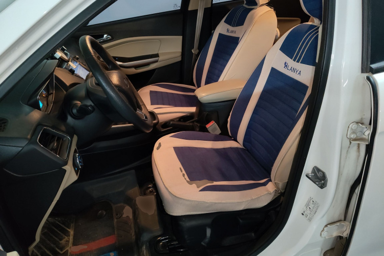 福特 福睿斯 2017款 改款 1.5L 手动舒适型中控内饰19