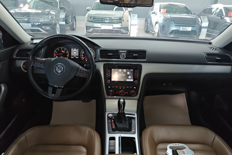 大众 帕萨特 2015款 1.8TSI DSG御尊版中控内饰12