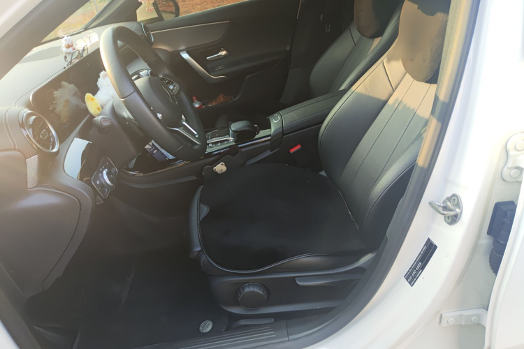 奔驰A级 2021款 A 180 L 运动轿车局部细节19