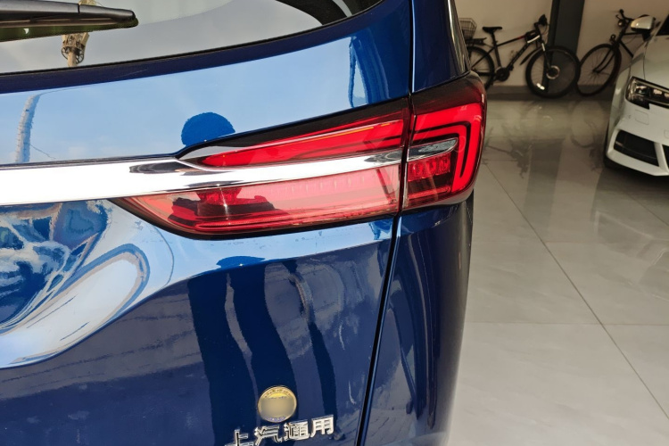 别克GL8 2023款 陆上公务舱 智慧尊贵型车身外观6006