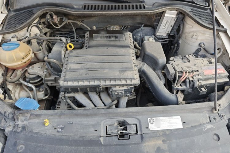 大众 Polo 2014款 1.6L 手动舒适版机舱底盘24