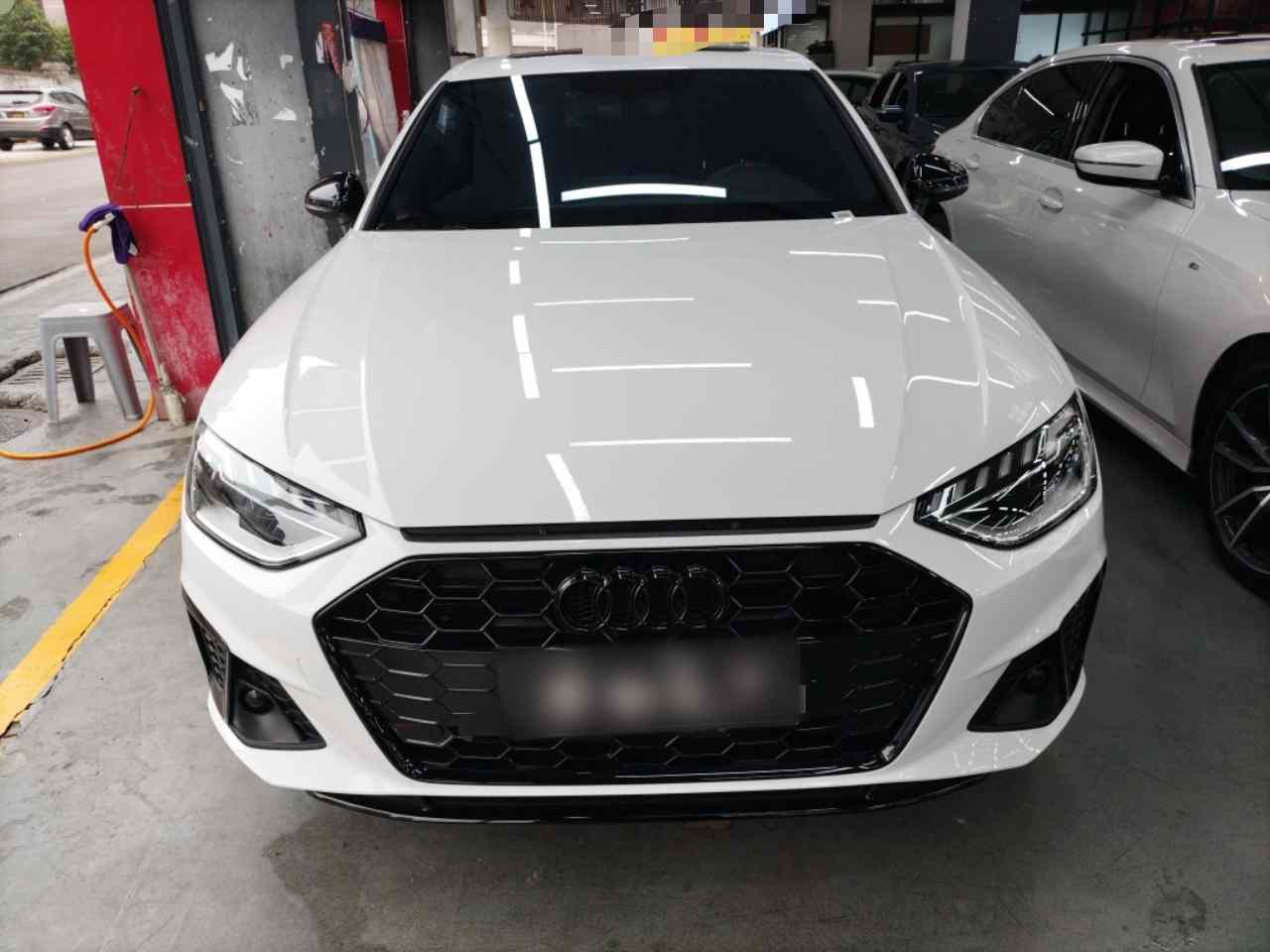 奥迪A4L 2025款 200万辆悦享版 40 TFSI 豪华动感型(1)