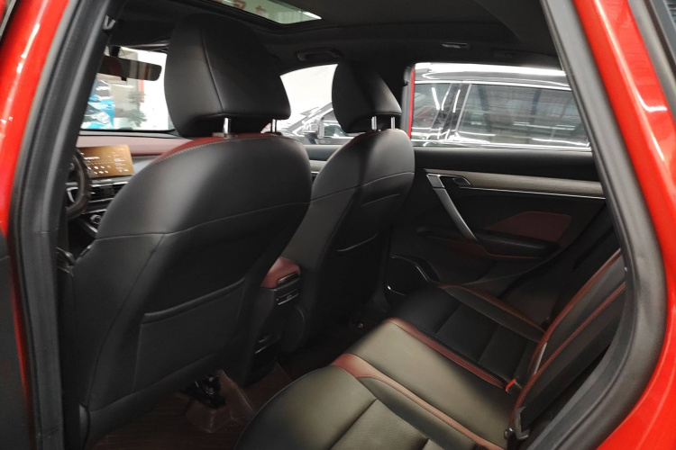 吉利汽车 缤越 2019款 运动款 260T DCT游侠 国VI中控内饰7004