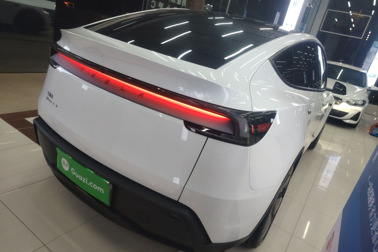 特斯拉 Model Y 2025款 后轮驱动版车身外观7