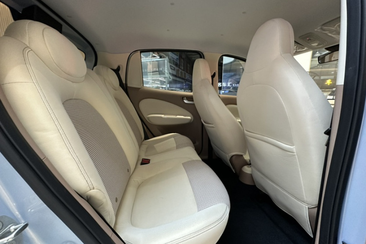 五菱汽车 宏光MINIEV 2025款 四门版 进阶款中控内饰7003