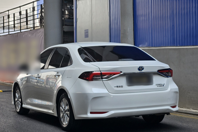 丰田 卡罗拉 2023款 1.8L 智能电混双擎 先锋版车身外观6004