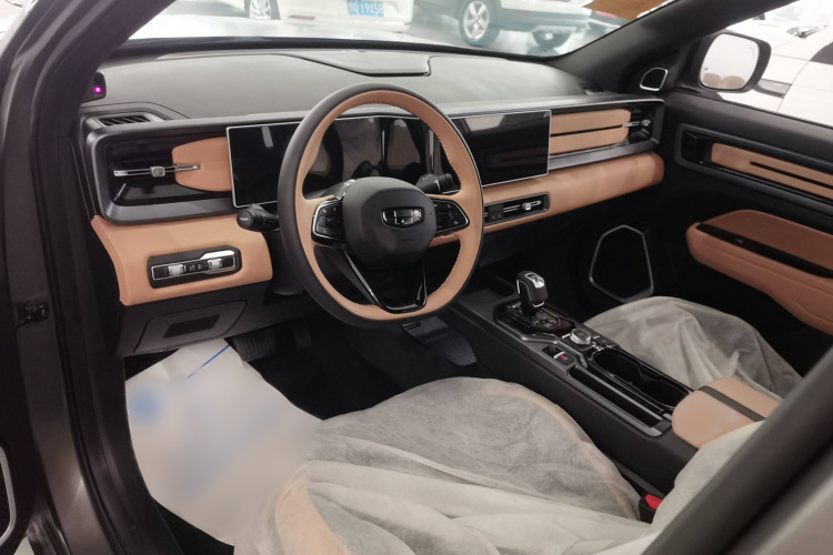 吉利汽车 吉利icon 2025款 玲珑 1.5TD 金喜版中控内饰7003