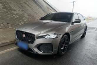 捷豹XFL 2021款 XFL 2.0T P250 四驱曜黑运动版