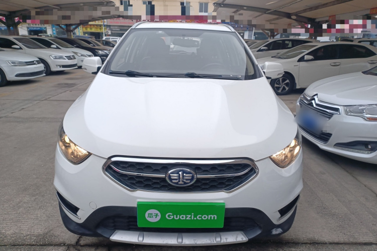 一汽 骏派D60 2016款 1.5L 手动豪华型车身外观2