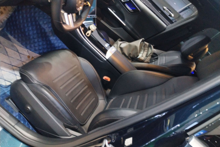 奔驰C级 2022款 改款 C 200 L 运动版中控内饰19