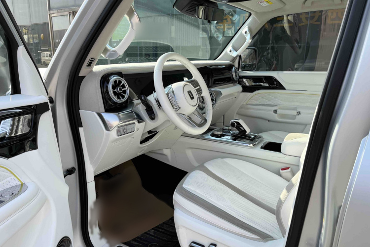 超境汽车 共创坦克300 2021款 2.0T 赛博坦克中控内饰7004