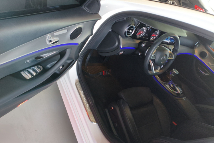 奔驰E级 2017款 E 200 运动型中控内饰7003